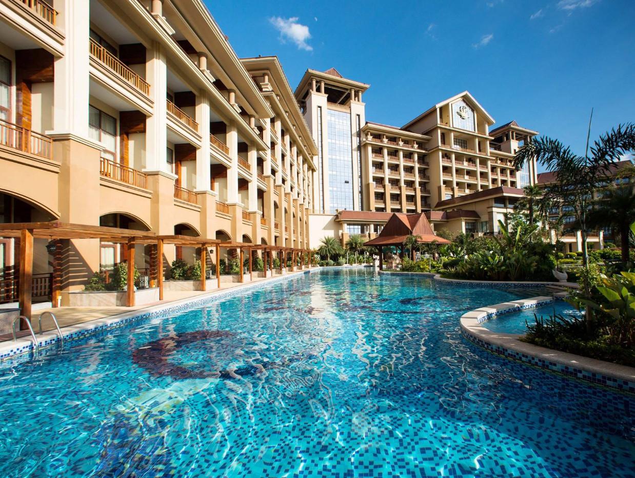 THE RIVERSIDE POOL: AN ICONIC AQUATIC ESCAPE